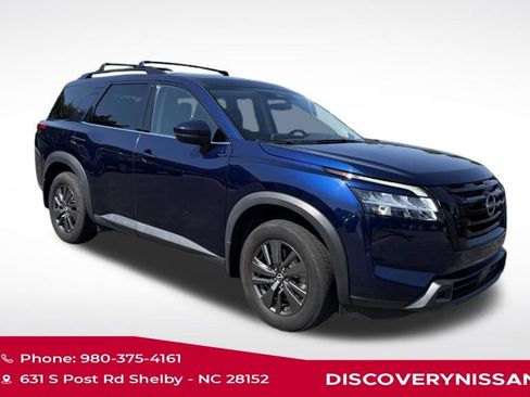 Certified 2022 Nissan Pathfinder SV w/ SV Black Package FWD image 2