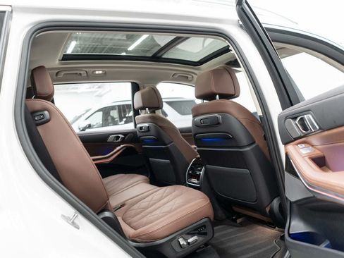 Used 2025 BMW X7 xDrive40i w/ Premium Package AWD/4WD image 11