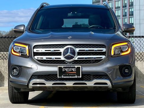 Used 2023 Mercedes-Benz GLB 250 4MATIC image 3