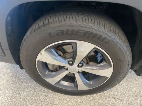 Used 2020 Jeep Cherokee Limited AWD/4WD image 13