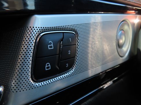 Used 2022 Lincoln Nautilus Reserve w/ Equipment Group 202A image 21