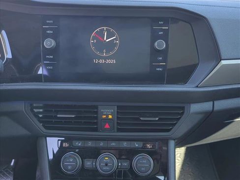 Used 2021 Volkswagen Jetta SEL Premium image 13