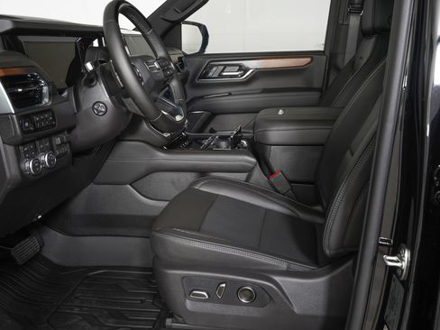 Used 2026 GMC Yukon Denali w/ Denali Reserve Package AWD/4WD image 16