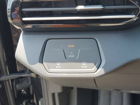 Certified 2025 Volkswagen ID.4 Pro RWD image 34