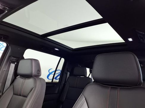 Used 2026 Chevrolet Suburban RST w/ Comfort Package AWD/4WD image 12