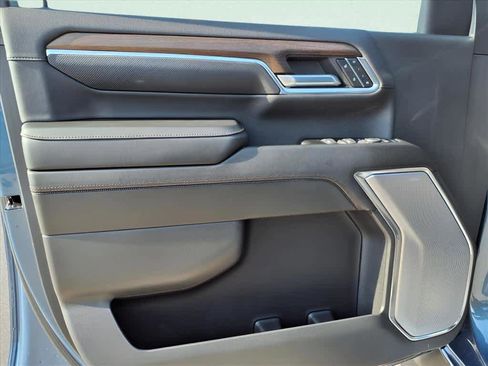 Used 2024 Chevrolet Silverado 2500 High Country w/ High Country Premium Package image 12