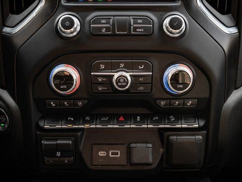 Used 2020 GMC Sierra 1500 AT4 w/ Off-Road Performance Package image 38