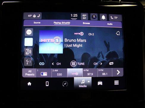 New 2025 Jeep Grand Cherokee Laredo w/ Luxury Tech Group I image 17