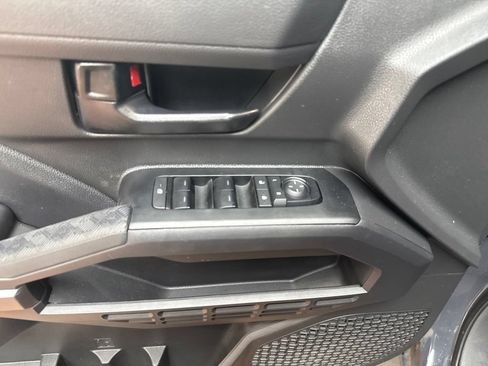 Used 2025 Toyota Tacoma SR5 AWD/4WD image 18
