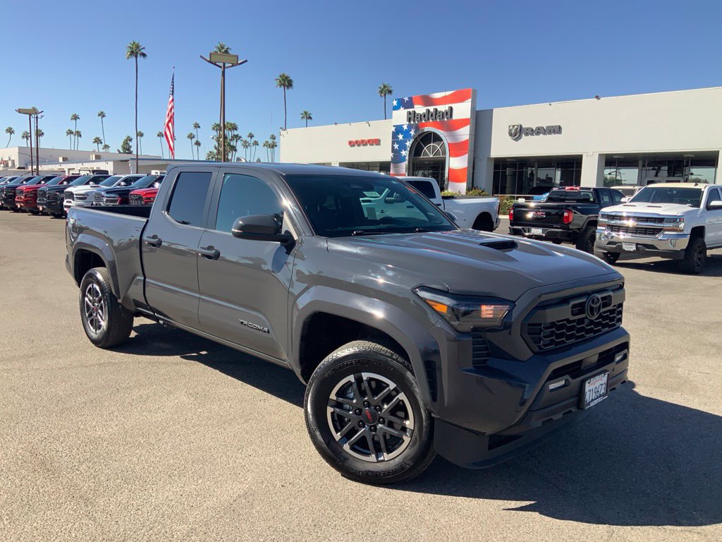 Used 2024 Toyota Tacoma TRD Sport w/ TRD Sport Upgrade Package AWD/4WD image 1