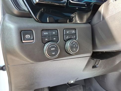 Used 2024 Chevrolet Silverado 1500 ZR2 image 23