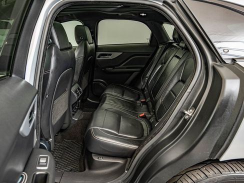 Used 2017 Jaguar F-PACE S image 32