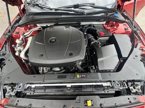 Used 2020 Volvo S60 T5 Momentum image 30