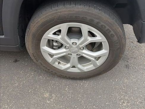 Used 2024 Jeep Compass Latitude image 29