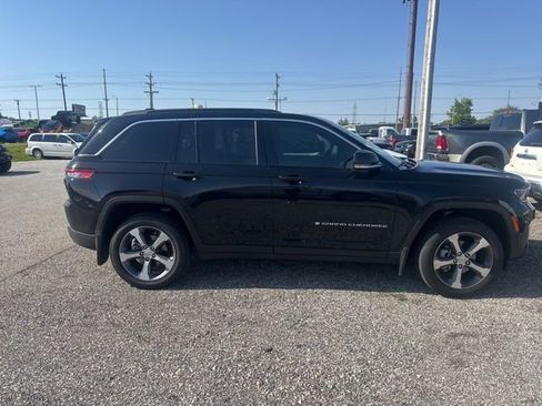 Used 2025 Jeep Grand Cherokee Limited w/ MOPAR Finishing Package AWD/4WD image 3
