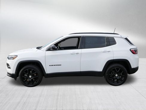 Used 2023 Jeep Compass Latitude w/ Sun and Sound Group AWD/4WD image 4