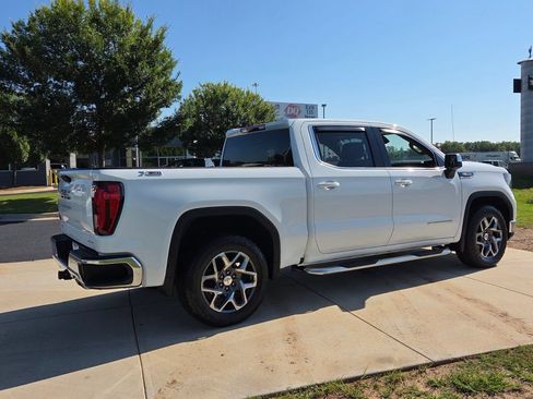 Used 2024 GMC Sierra 1500 SLE w/ X31 Off-Road Package AWD/4WD image 12