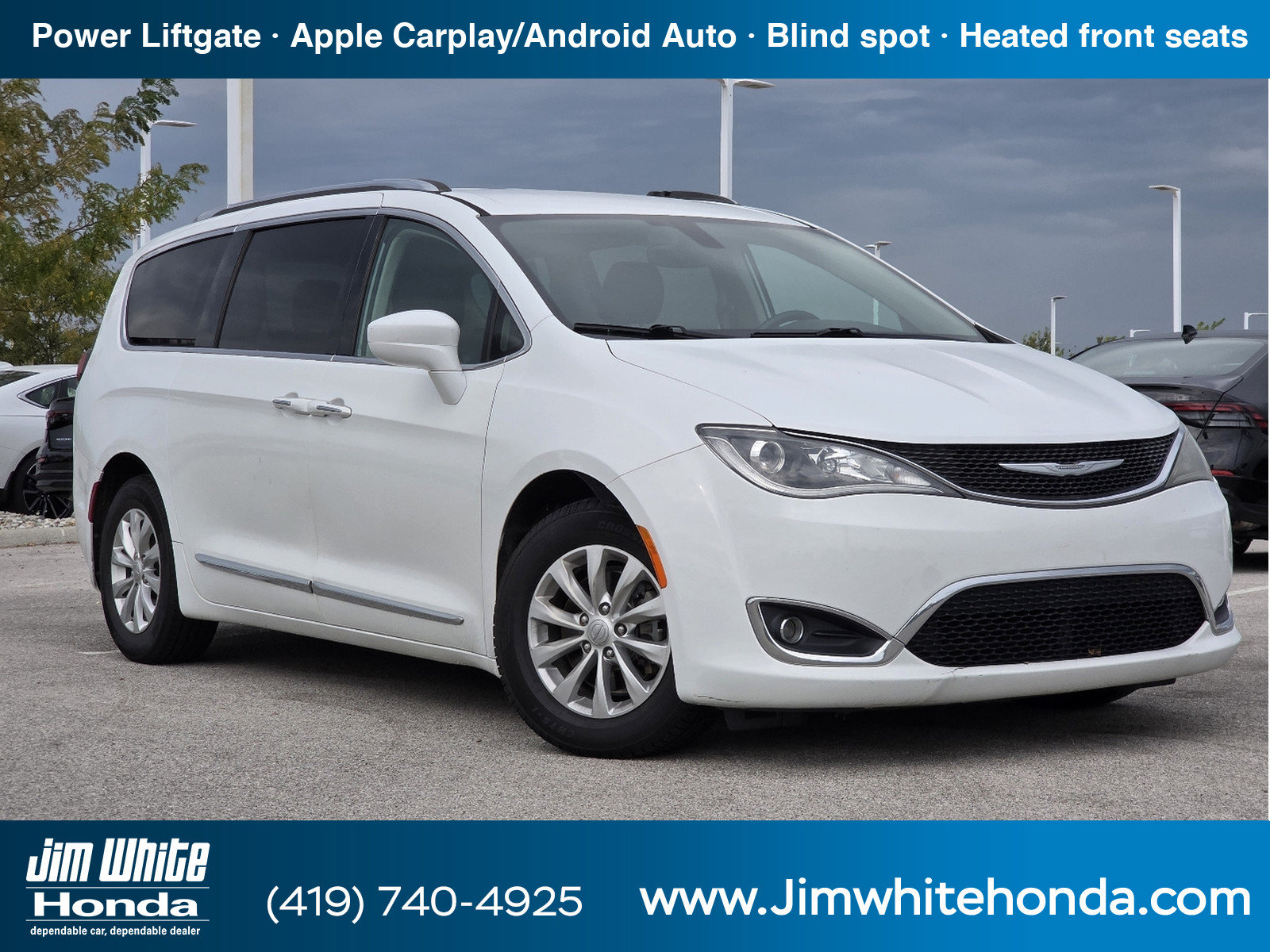 Used 2018 Chrysler Pacifica Touring-L FWD image 1