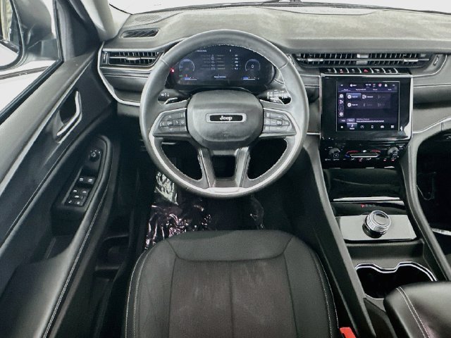 Used 2023 Jeep Grand Cherokee Laredo X AWD/4WD image 22