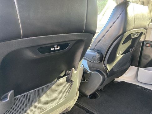 Used 2023 Chrysler Pacifica Touring-L image 15