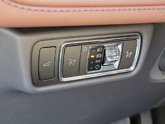 Used 2025 Lincoln Aviator Reserve w/ Equipment Group 201A AWD/4WD image 11