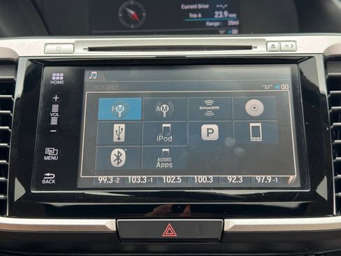 Used 2017 Honda Accord EX-L image 25