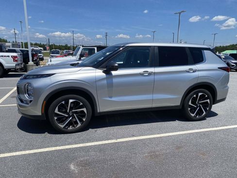 Used 2022 Mitsubishi Outlander SE AWD/4WD image 4