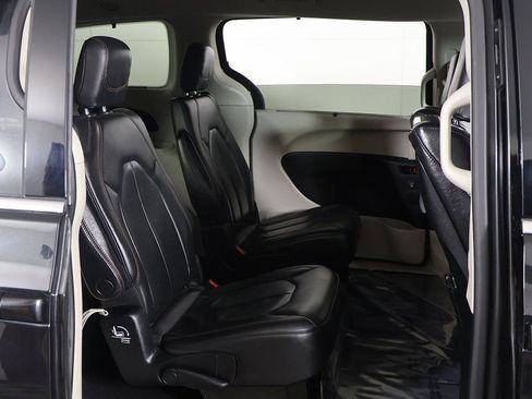 Used 2020 Chrysler Pacifica Touring-L Plus image 27