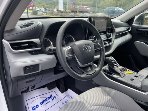 Used 2023 Toyota Highlander L image 17