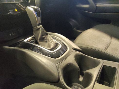 Used 2020 Nissan Rogue S FWD image 26