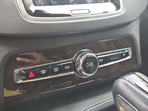 Used 2019 Volvo XC90 T5 Momentum w/ Protection Package Premier image 13