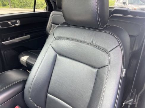 Used 2020 Ford Explorer XLT w/ Equipment Group 202A AWD/4WD image 6