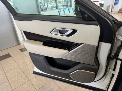 Used 2019 Land Rover Range Rover Velar R-Dynamic SE AWD/4WD image 19