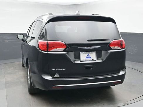 Used 2017 Chrysler Pacifica Touring-L image 7