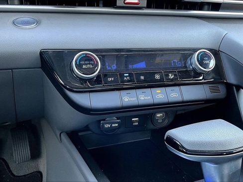 Used 2023 Hyundai Elantra SEL image 13