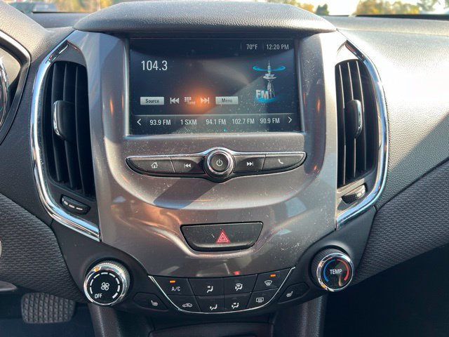 Used 2018 Chevrolet Cruze LT w/ Convenience Package FWD image 17