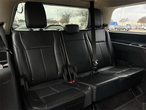 Used 2022 Ford Expedition XLT image 32