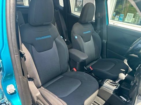 Used 2021 Jeep Renegade Latitude AWD/4WD image 9