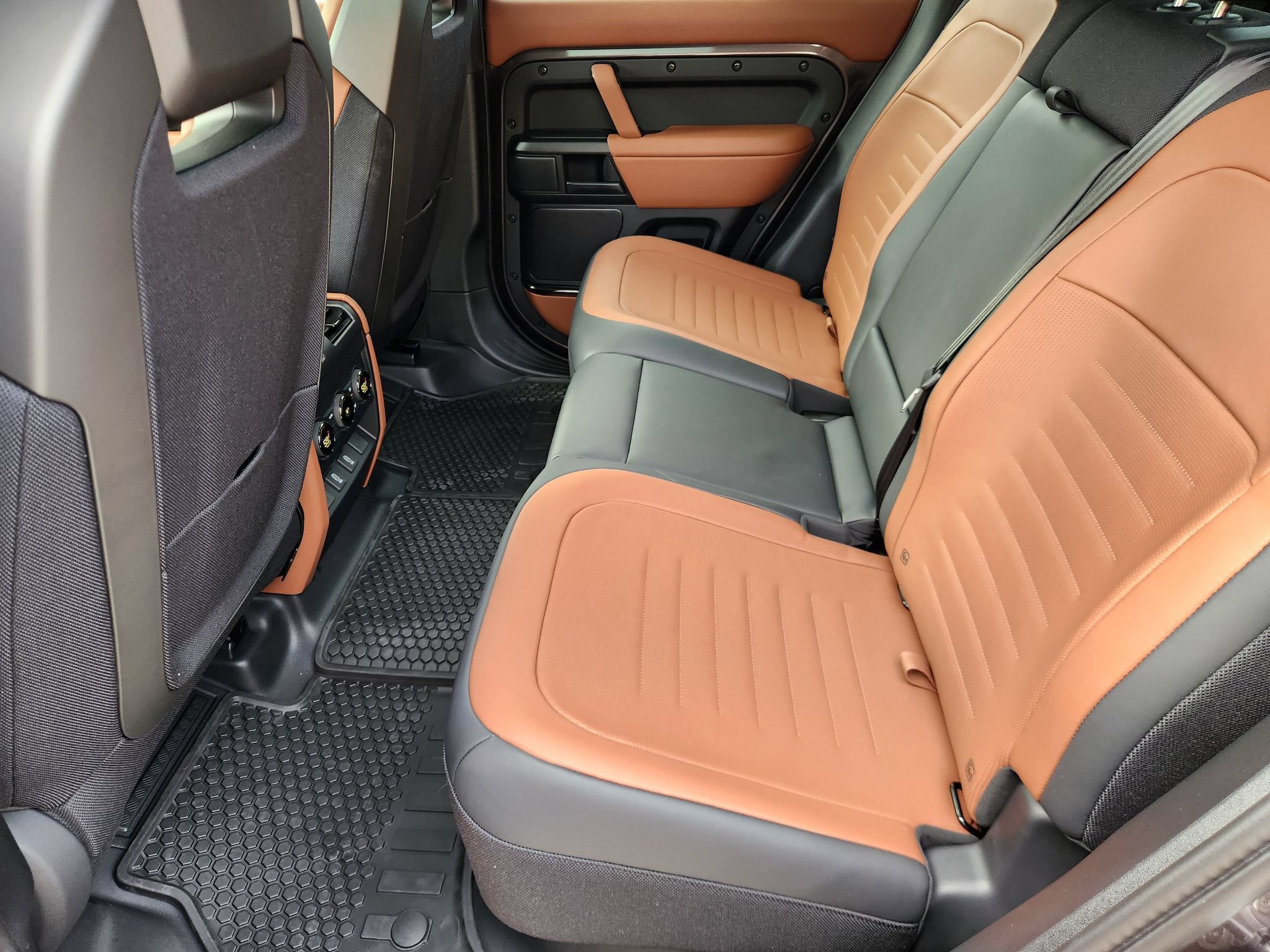 New 2026 Land Rover Defender 110 AWD/4WD image 11