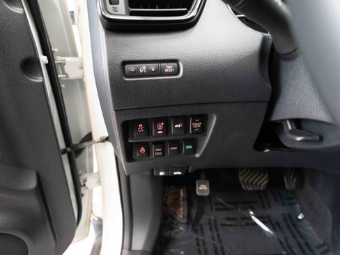 Used 2017 Nissan Rogue SV w/ SV Premium Package AWD/4WD image 11