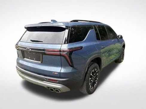 Used 2025 Chevrolet Traverse Z71 w/ Enhanced Driving Package AWD/4WD image 2