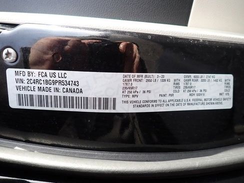 Used 2023 Chrysler Pacifica Touring-L image 22