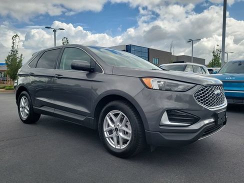 Used 2024 Ford Edge SEL AWD/4WD image 3