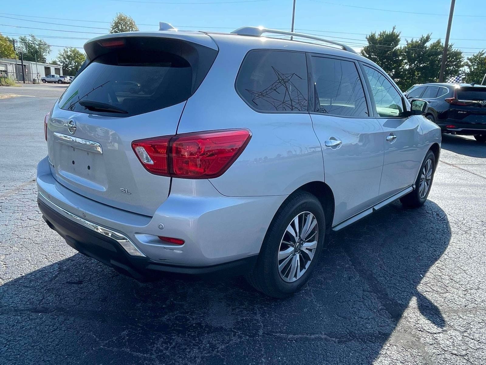 Used 2019 Nissan Pathfinder SL FWD image 9