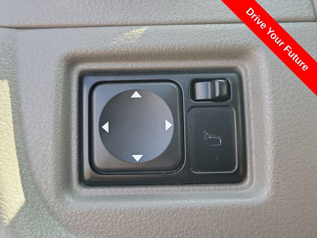 Used 2014 Nissan Versa SV FWD image 19