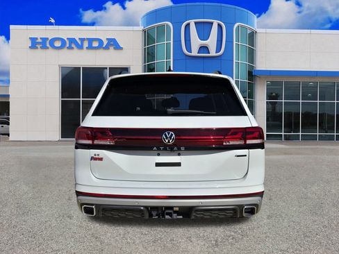 Used 2024 Volkswagen Atlas Peak Edition SE image 3