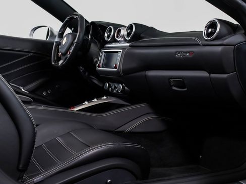 Used 2016 Ferrari California T image 49