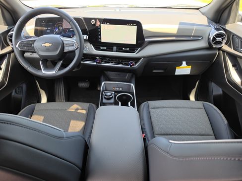 New 2027 Chevrolet Equinox LT w/ Convenience Package II FWD image 18