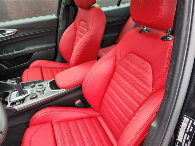 Used 2024 Alfa Romeo Giulia Veloce AWD/4WD image 30