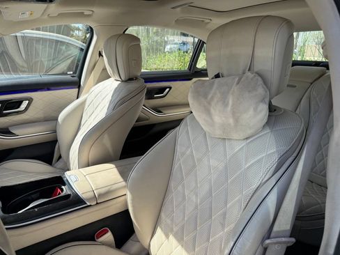 Used 2022 Mercedes-Benz S 580 4MATIC Sedan w/ AMG Line Package image 3